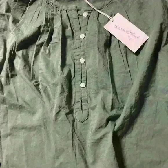 ❤️5/$25❤️ Olive green blouse - Picture 3 of 4